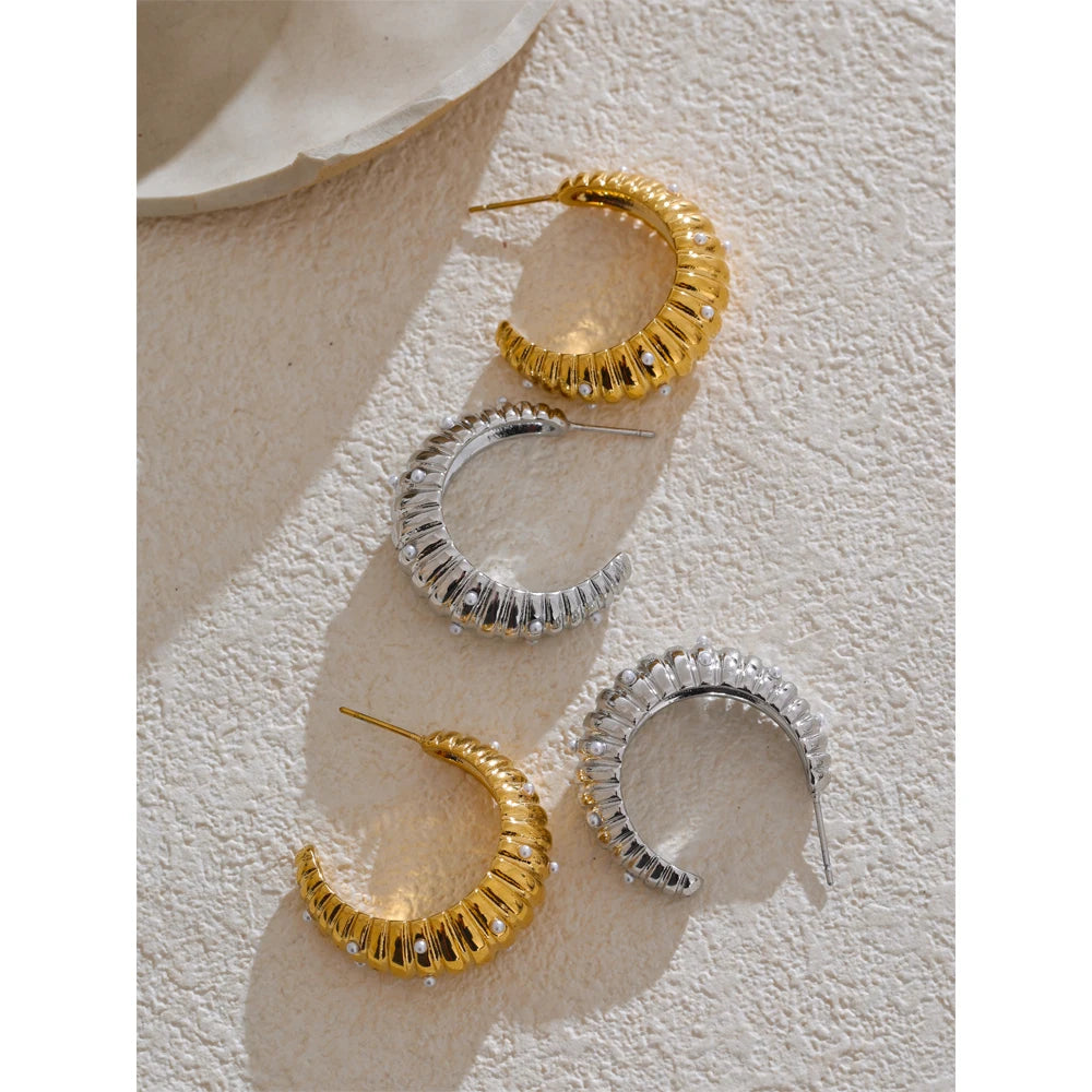 Brinco Banhado a Ouro 18k Meia Argola Zircônia - Clássica