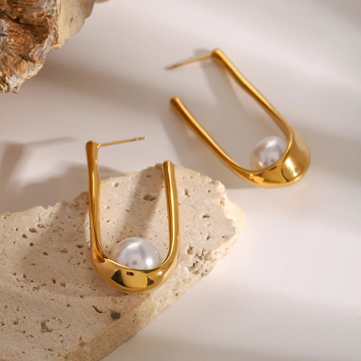 Brinco Banhado a Ouro 18k Argola com Pérola - Seraphine